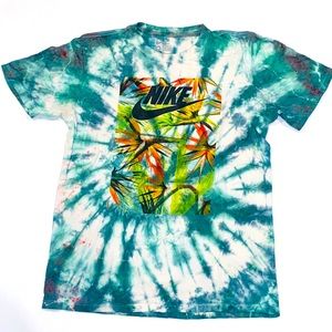 GREEN NIKE TIE-DYE 💚